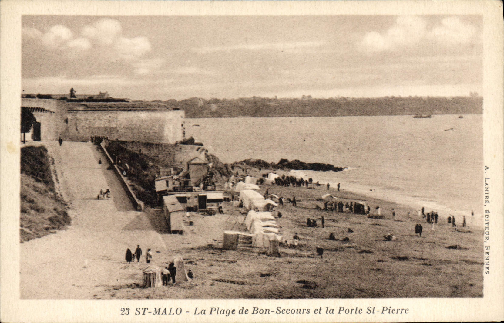CPA Saint Malo La Plage de Bon Secours Secours et la Porte St Pierre