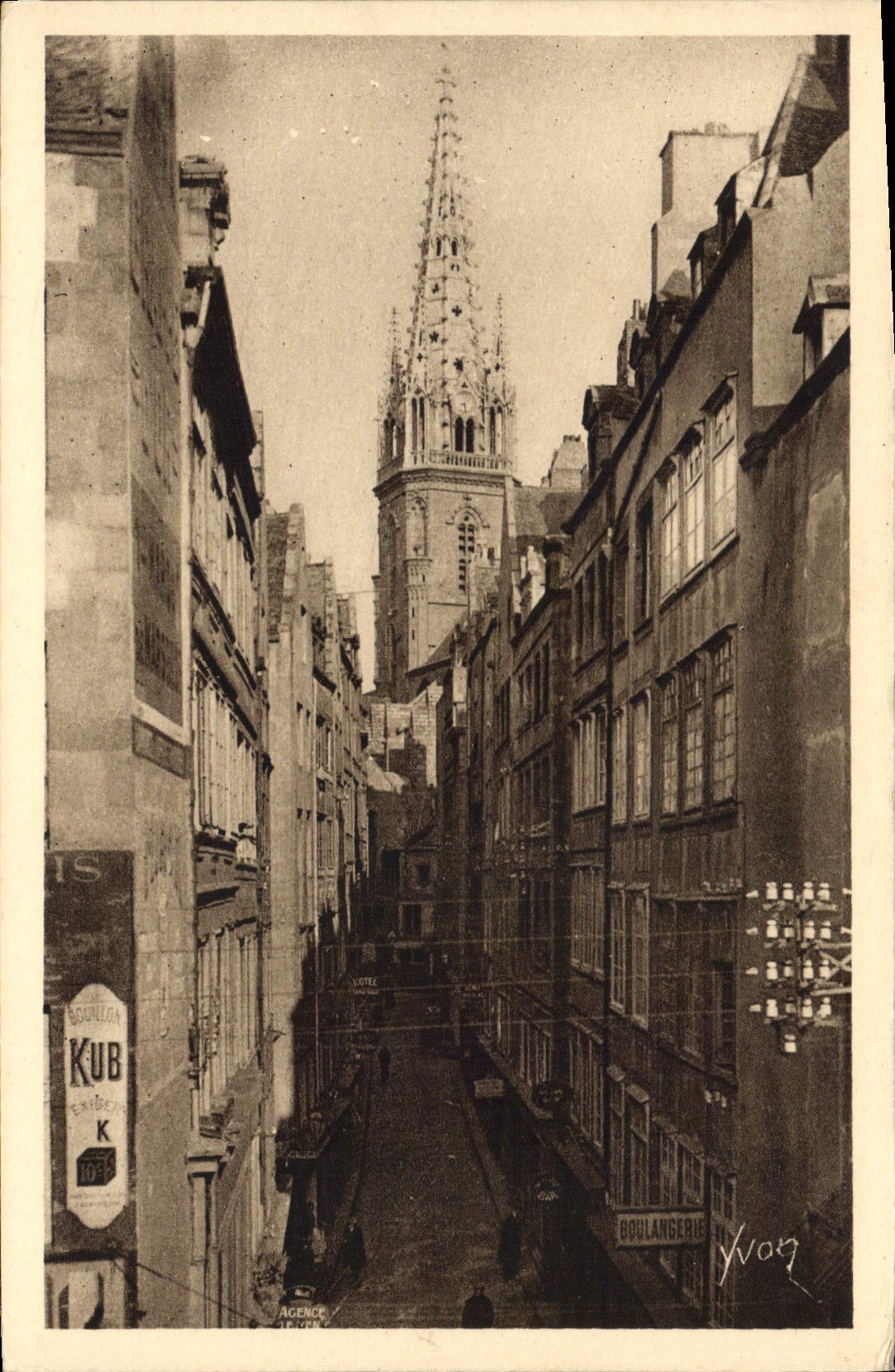 CPA La Douce Frnce Bretagne Cote D'Emeraude Saint Malo Ille et Vilaine La Grande Rue et la Cathedral