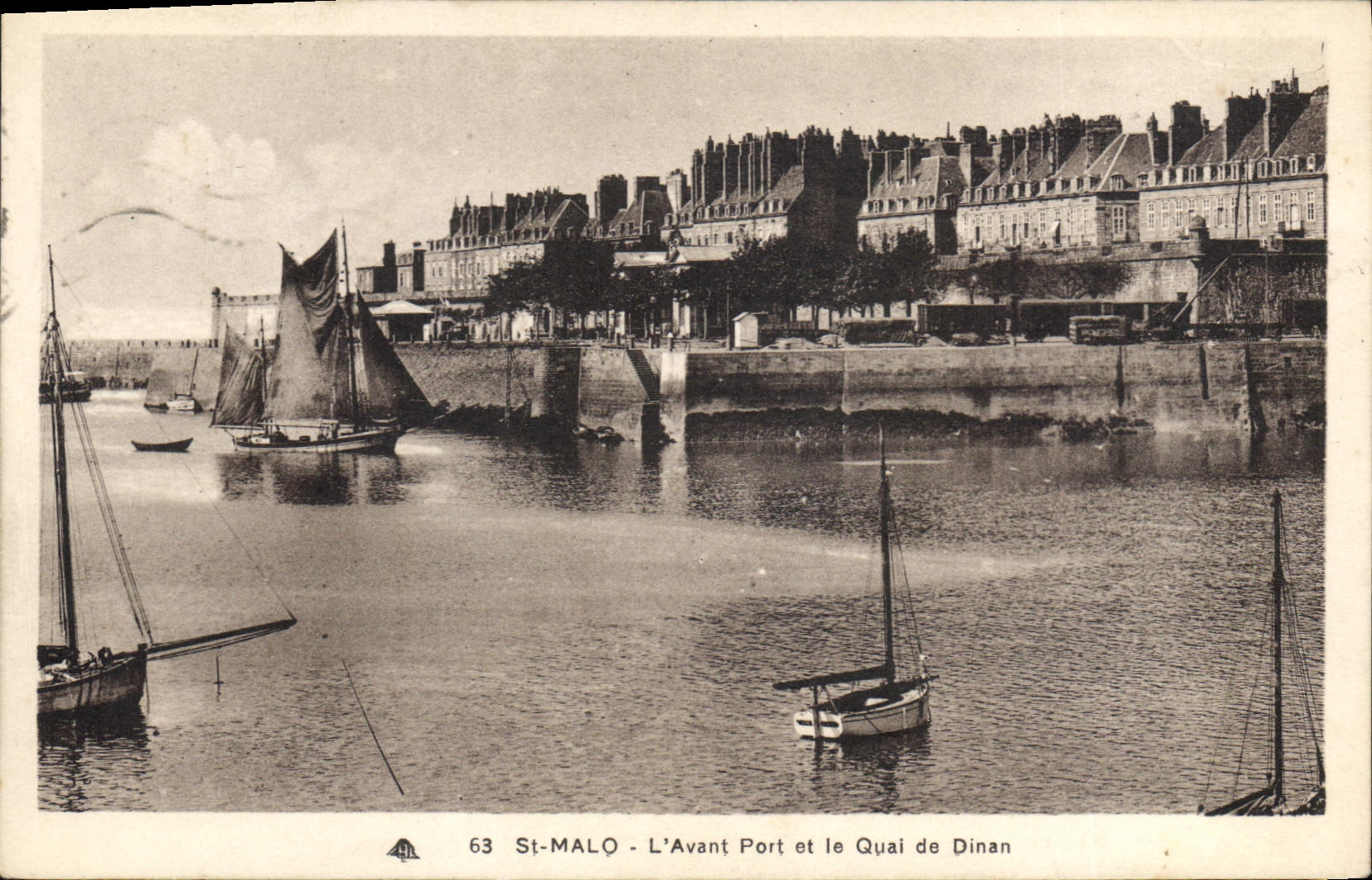 CPA St Malo l'Avant Port et le Quai de Dinan