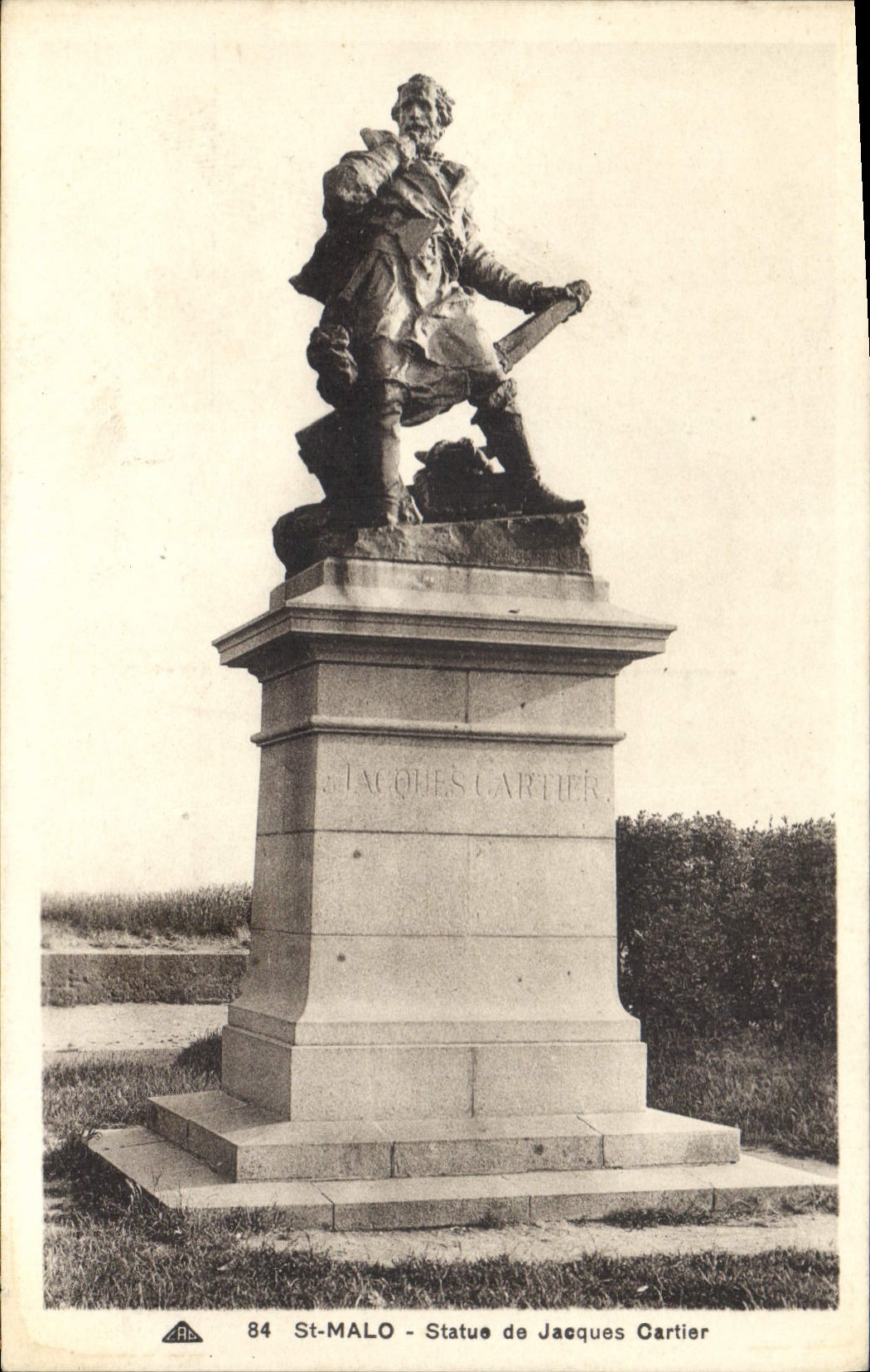 CPA Saint Malo Statue de Jacques Cartier 