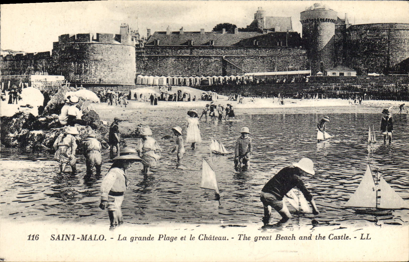 CPA Saint Malo La grande plage et le Chateau 