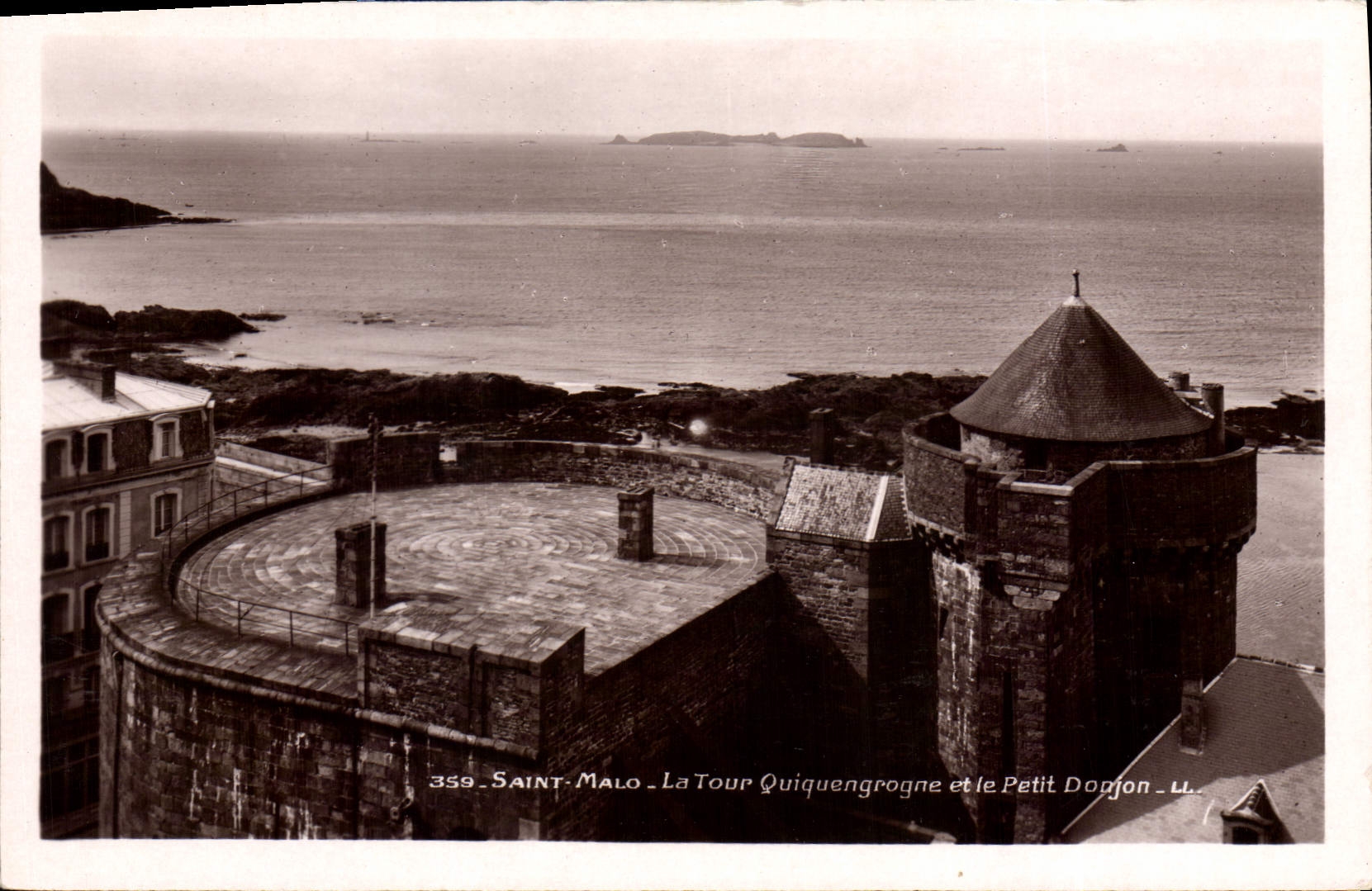 CPA Saint Malo La Tour Quisengronde et le Petit Donjon 