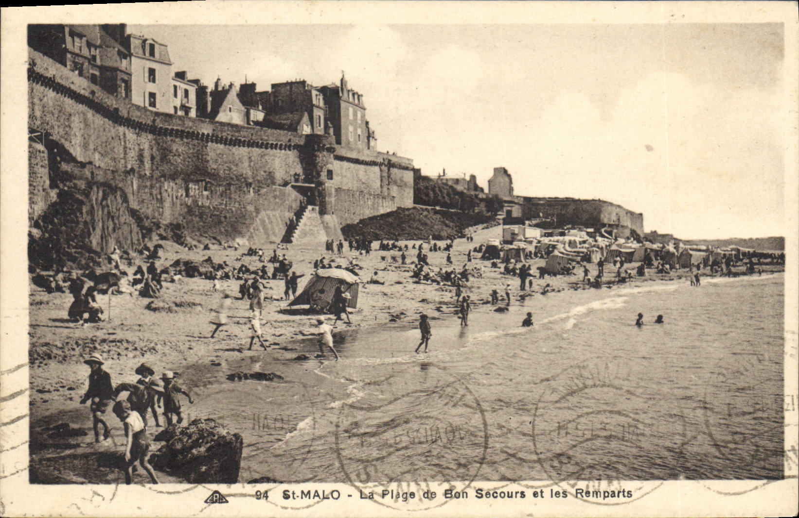 CPA Saint Malo La Plage de Bon Secours et les Remparts