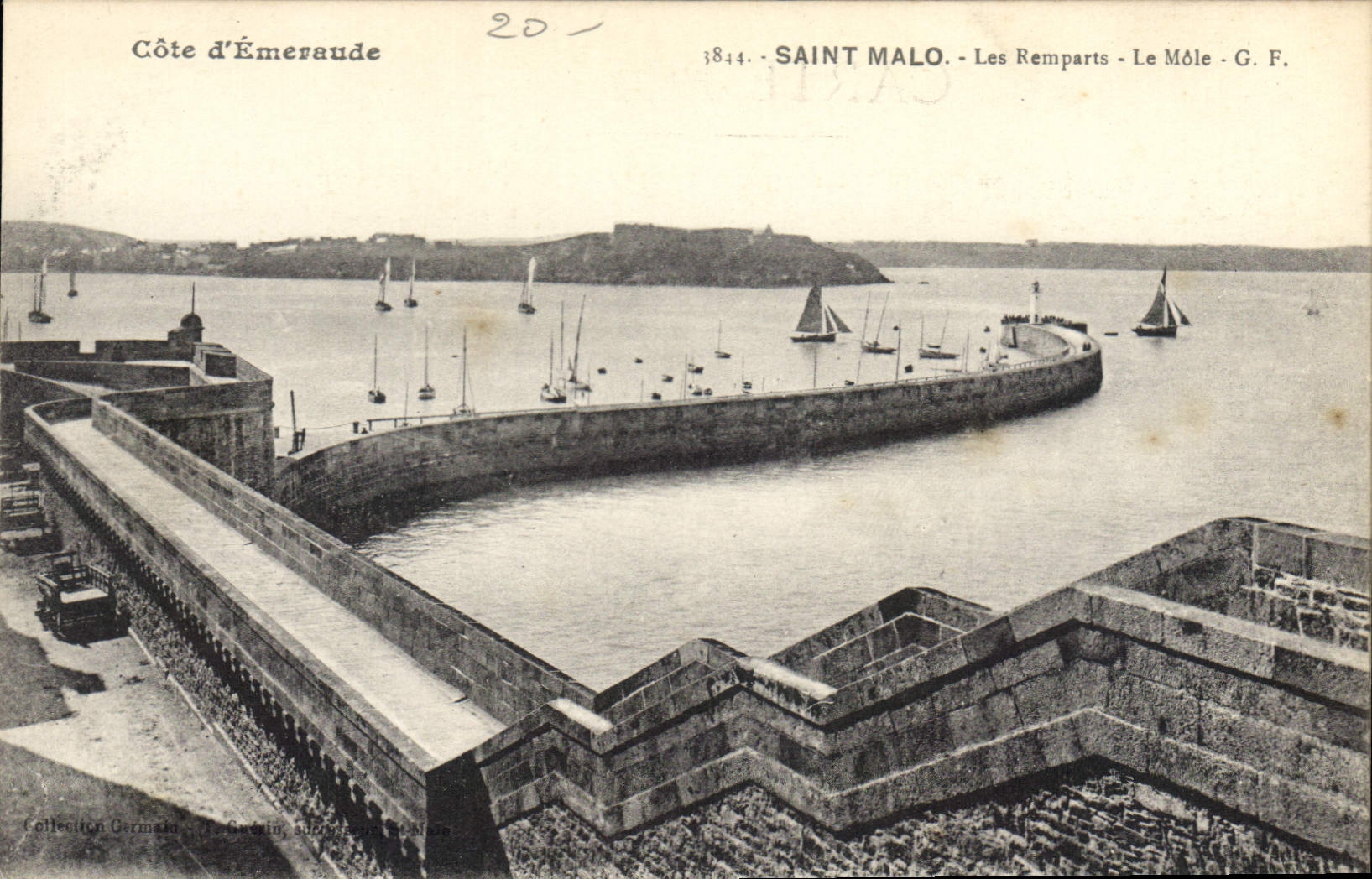 CPA Cote d'Emeraude Saint Malo Les Remparts Le Mole 