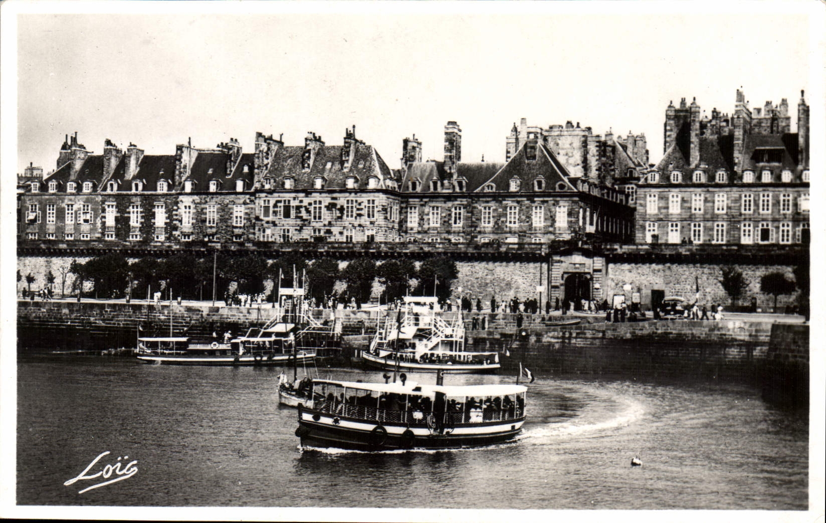 CPA Cote d'Emeraude Saint Malo Cale et Porte de Dinan Maisons des Corsaires dominant les remparts Ve