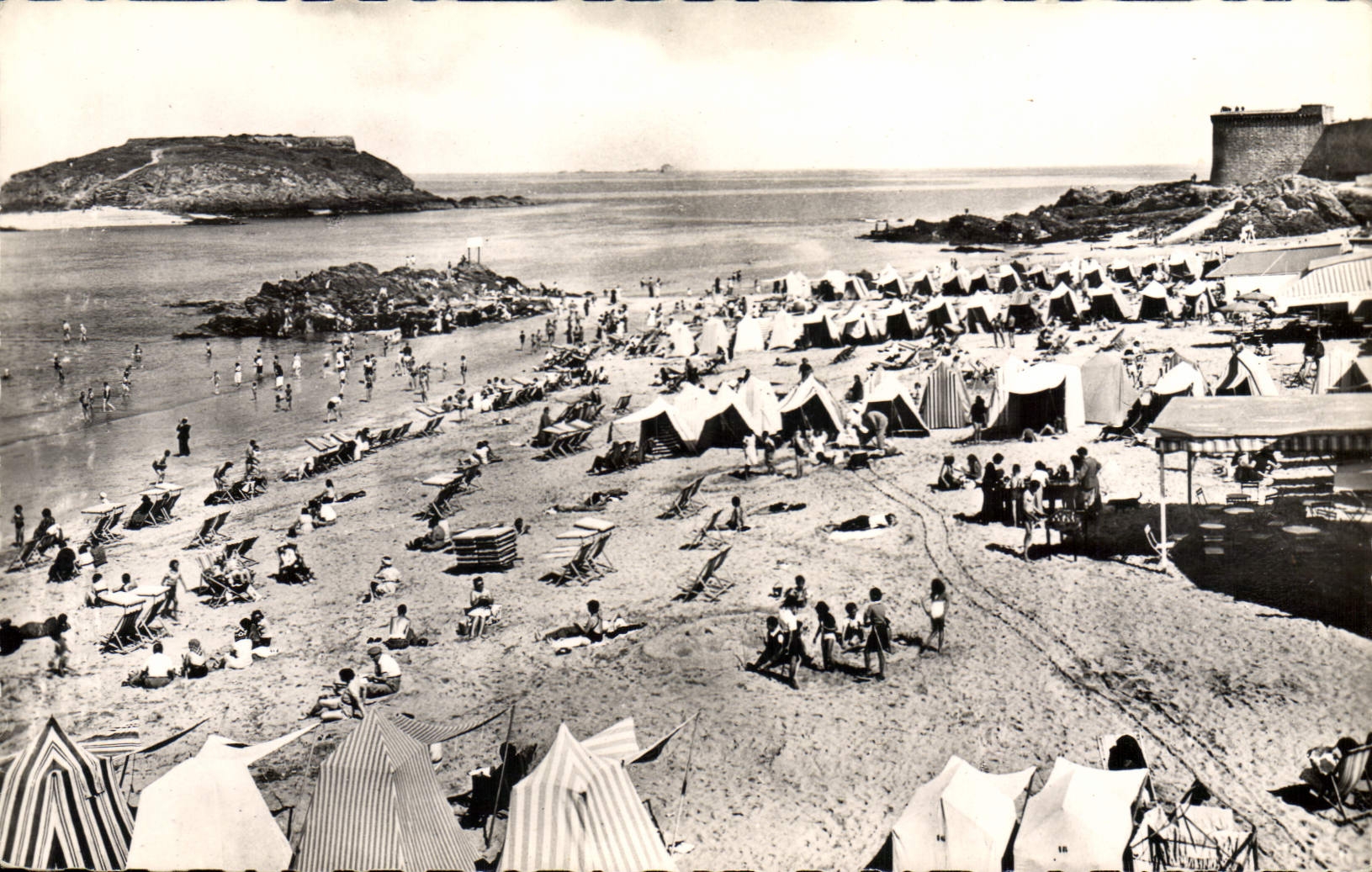 CPA En Bretagne Cote d'Emeraude Saint Malo La Plage de Bon Secours 