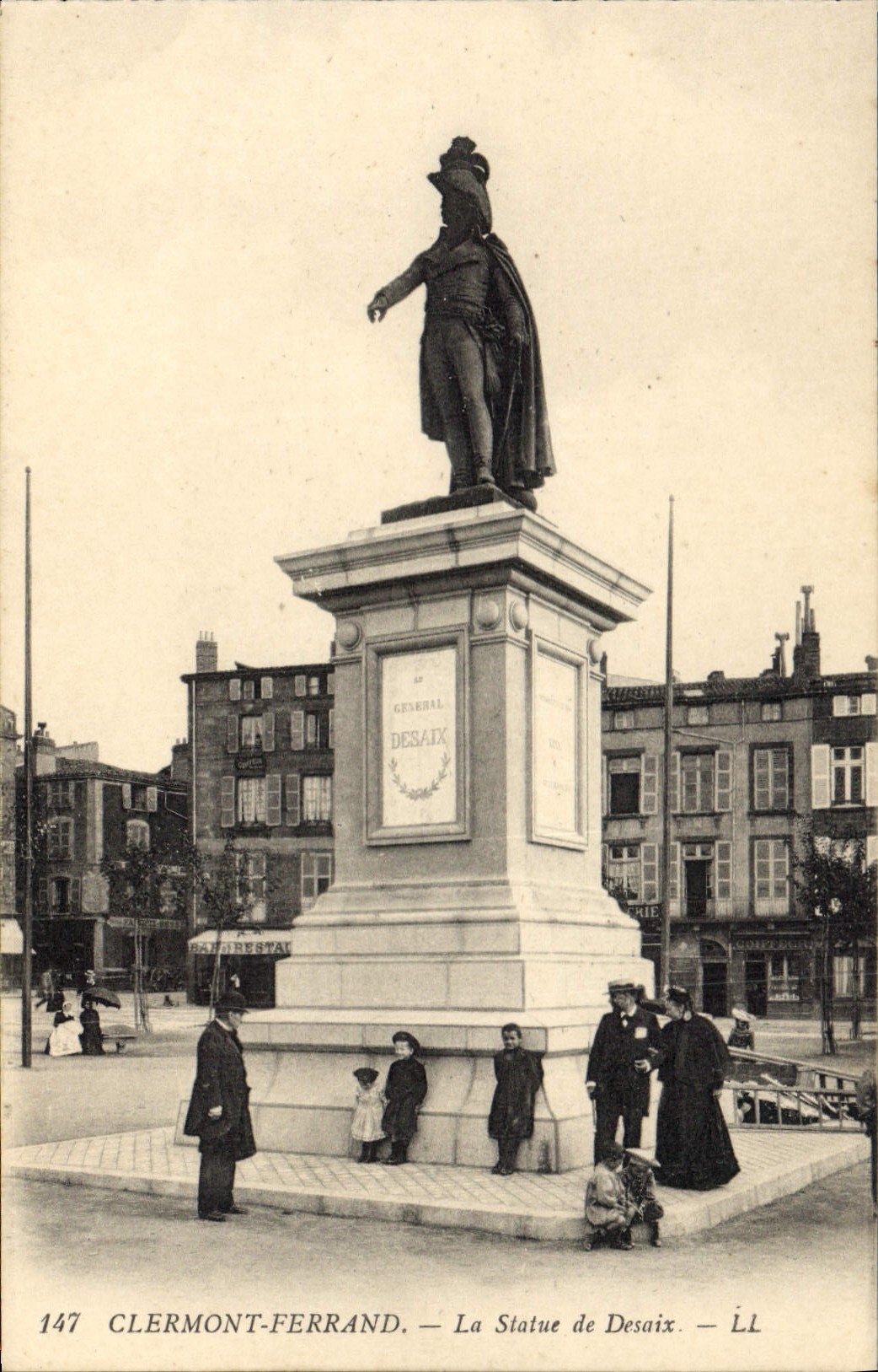 CPA Clermont Ferrand la statue de Desaix