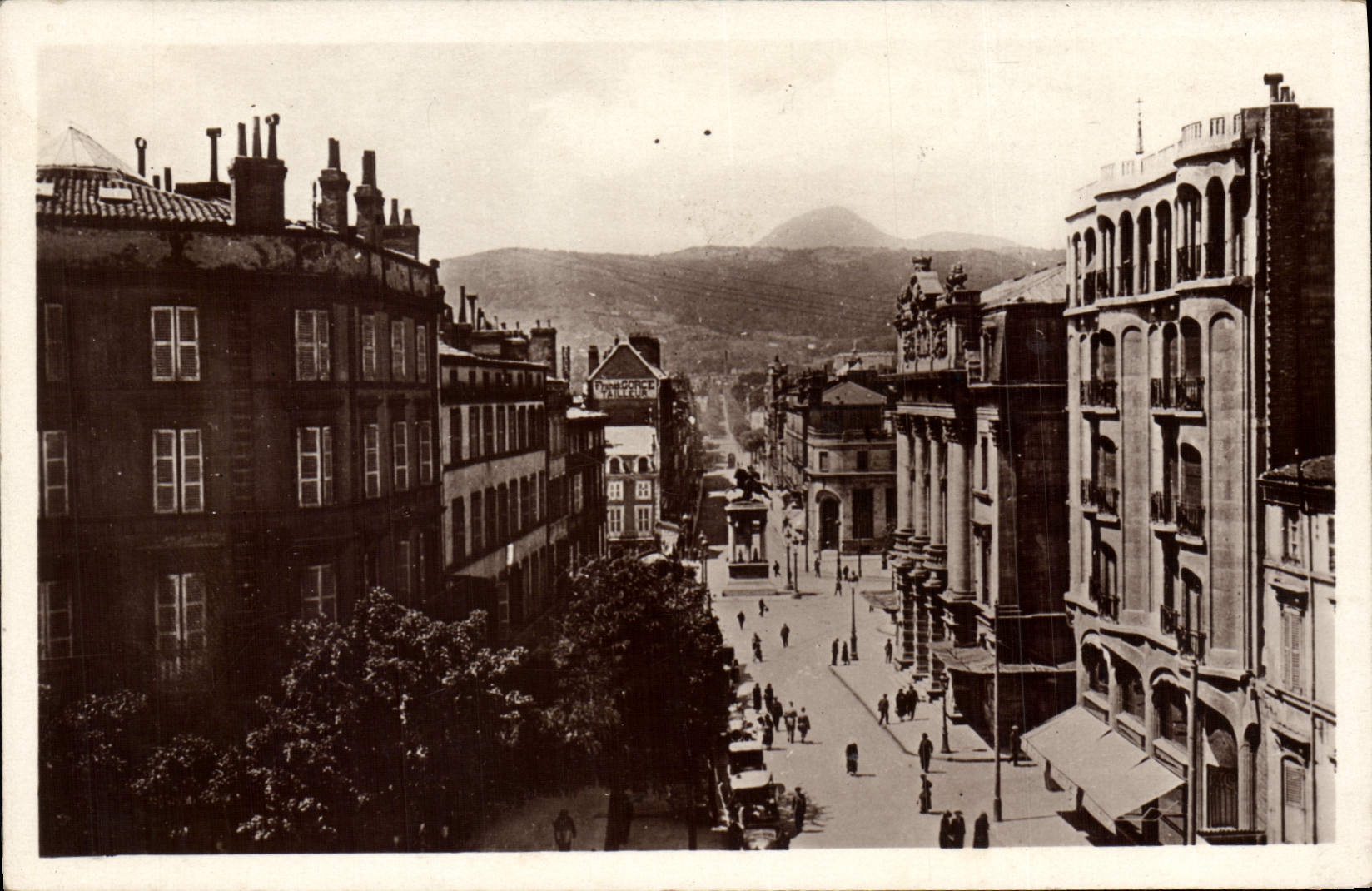 CPA Clermont Ferrand Boulevard Desaix le Theatre la rue Blatin et le Puy de Dome