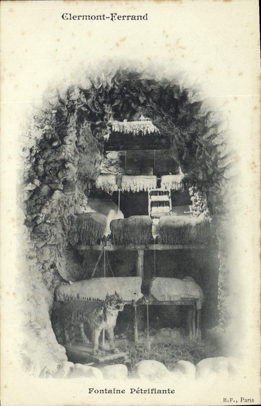 CPA Clermont Ferrand Fontaine Petrifiante