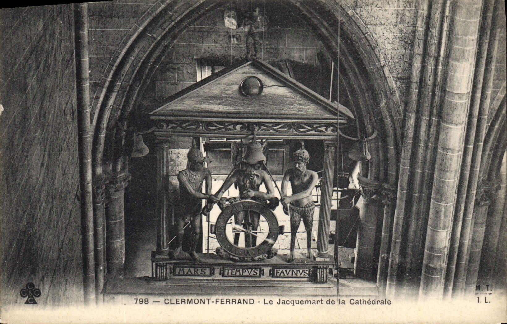 CPA Clermont Ferrand Le Jacquemart de la Cathedrale