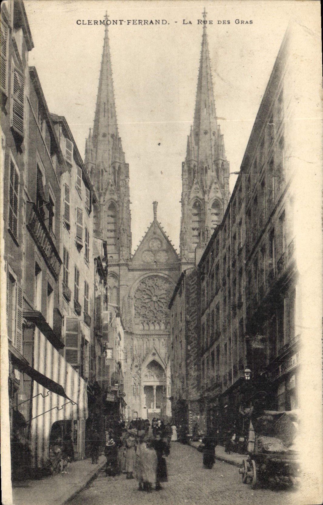CPA Clermont Ferrand La Rue des Gras 