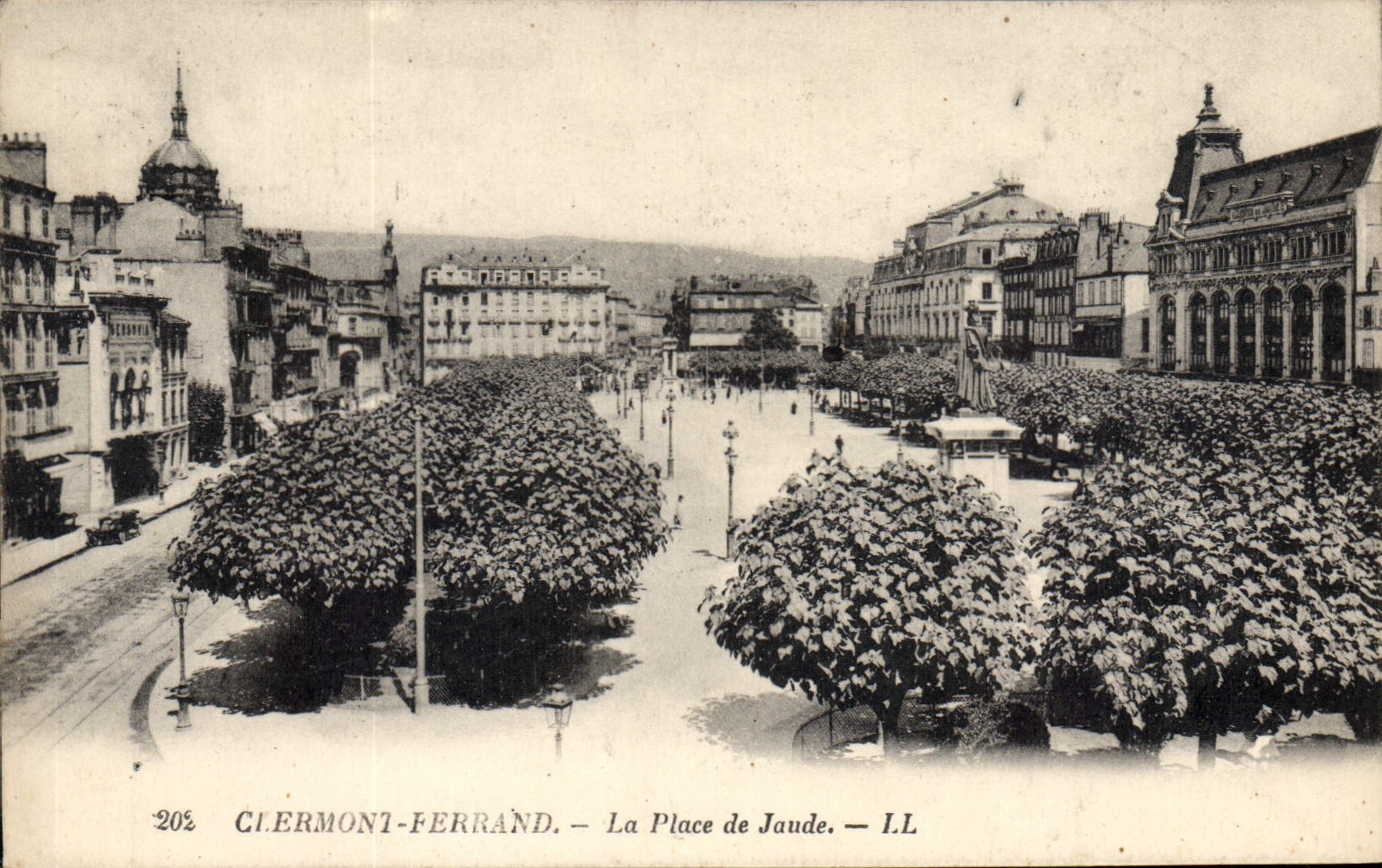 CPA Clermont Ferrand La Place de Jaude