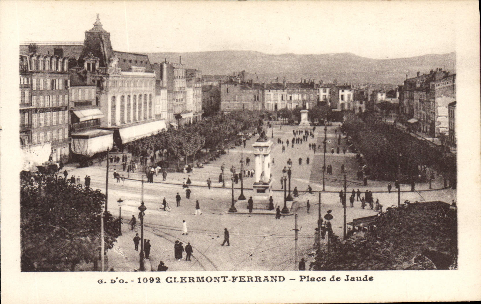 CPA Clermont Ferrand Place de Jaude 