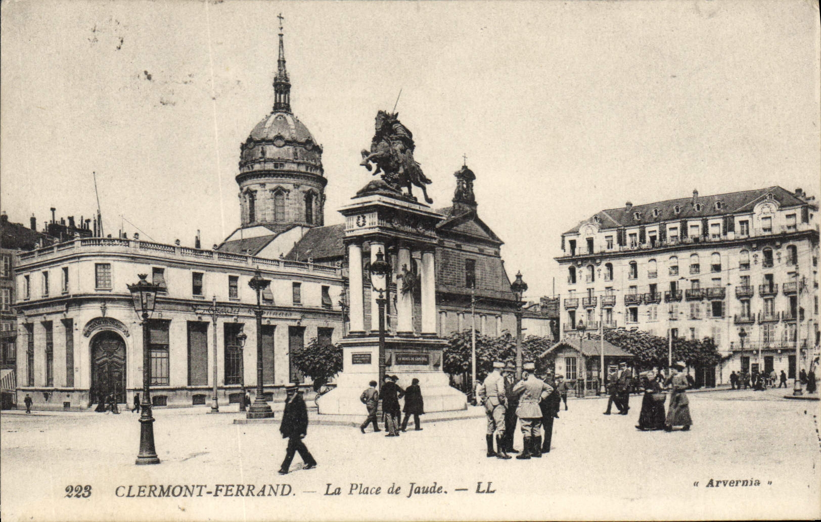 CPA Clermont Ferrand La Place de Jaude 