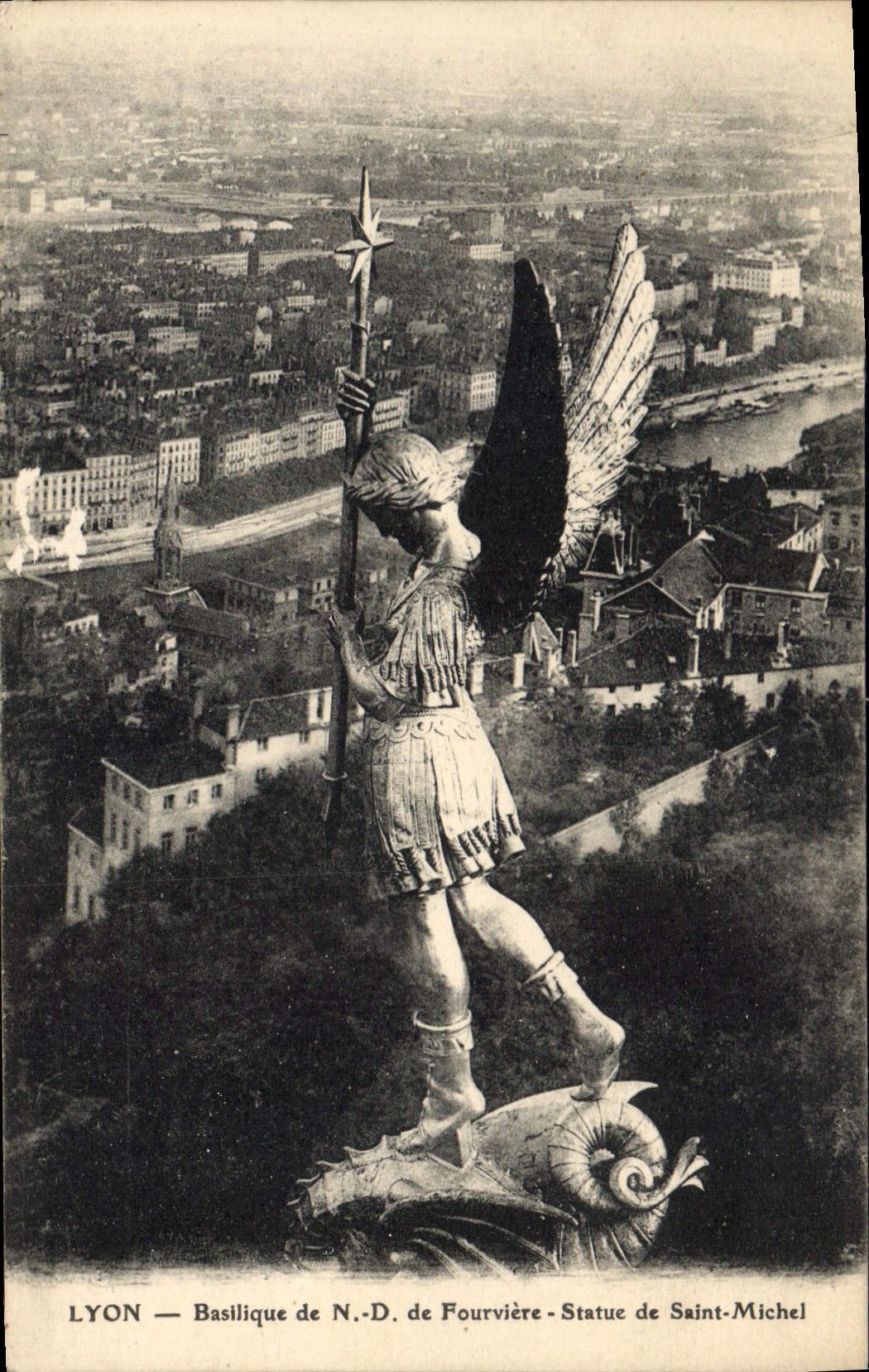 CPA Lyon Basilique de N D de Fourviere Statue de St Michel