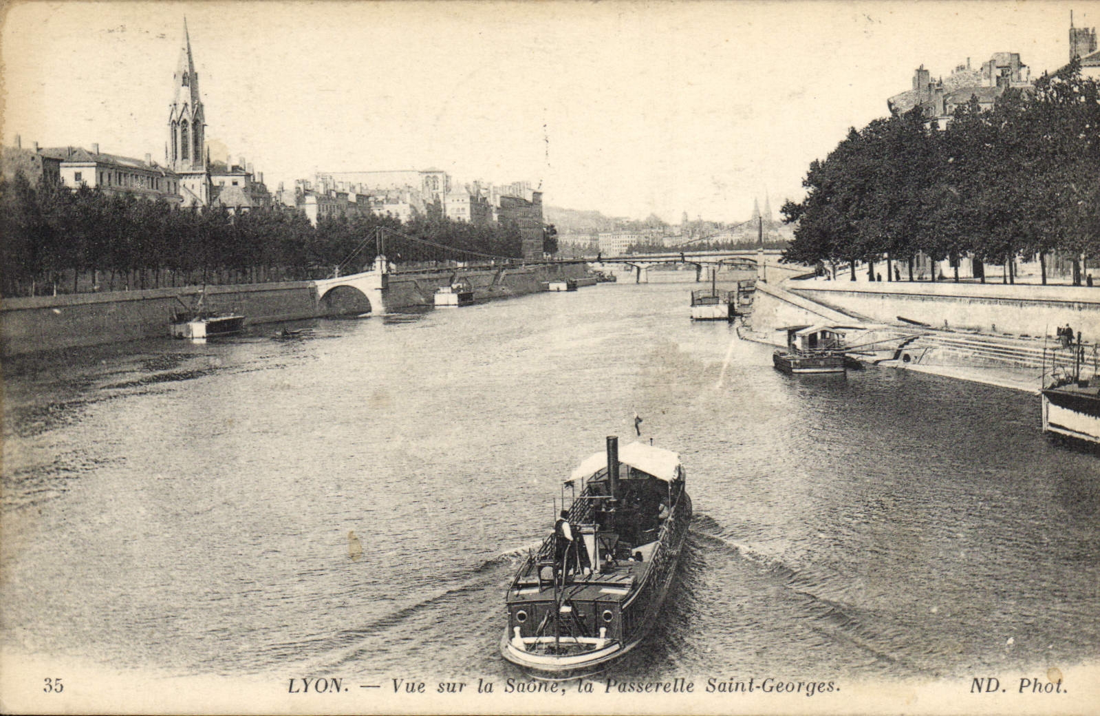CPA Lyon Vue sur la Saone la Passerelle St Georges Bateau