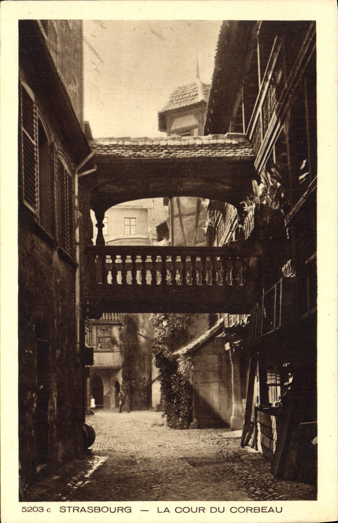 CPA Strasbourg La Cour du Corbeau 