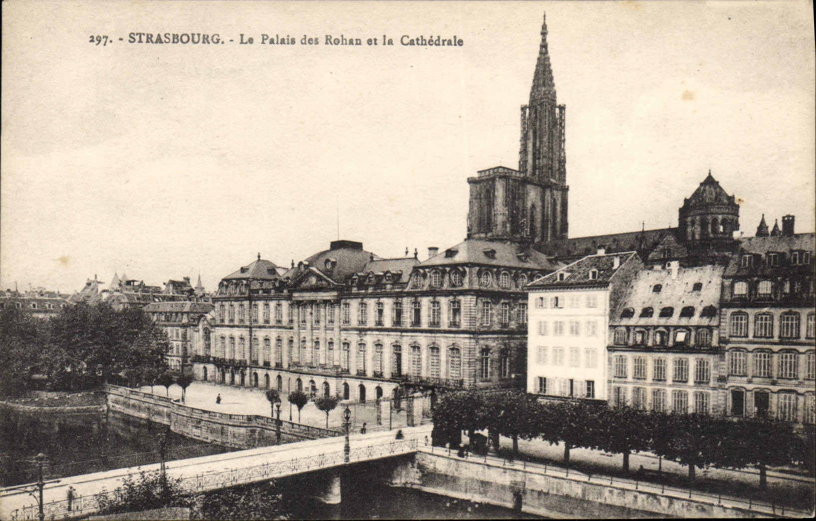 CPA Strasbourg le palais des Rohan et la cathedrale 
