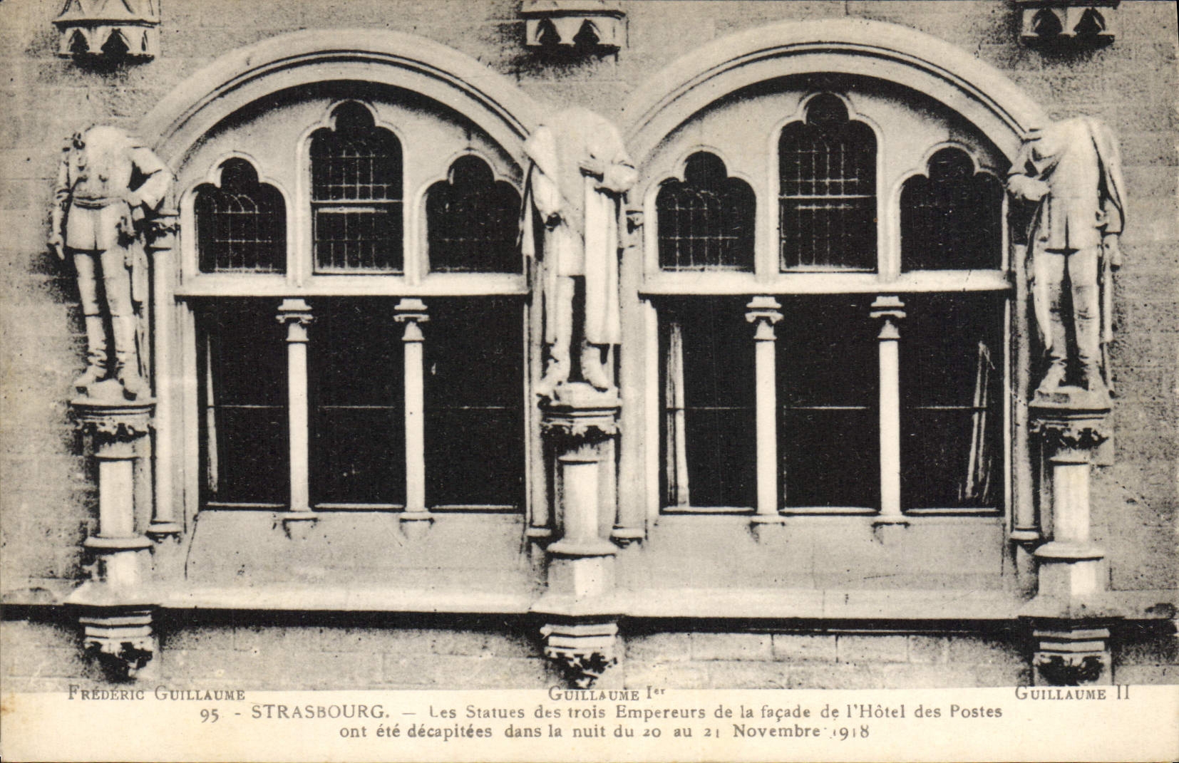 CPA Strasbourg les statues des trois empereurs de la facade de l'hotel des postes ont ete decapites 