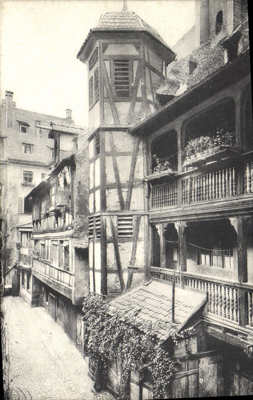 CPA Strasbourg Cour du Corbeau 