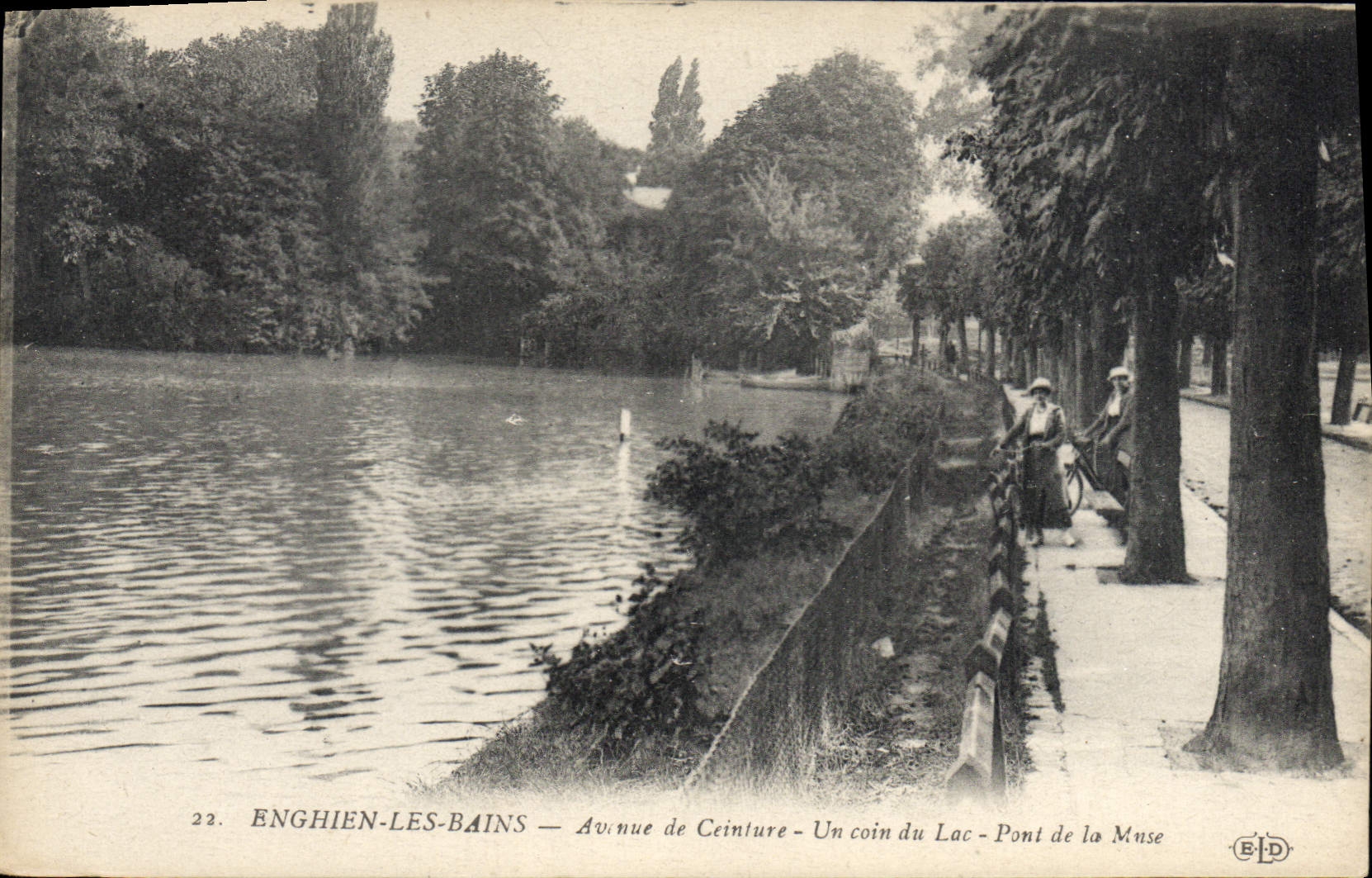 CPA Enghien les Bains Avenue de Ceinture un coin du lac Pont de la Muse