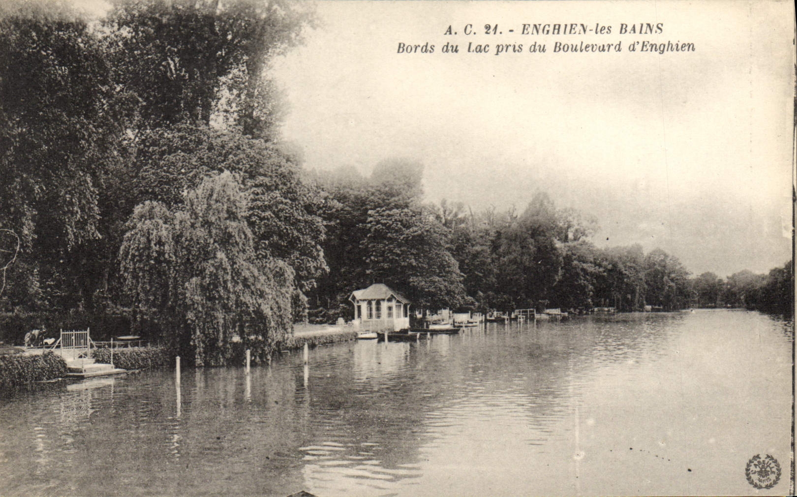 CPA Enghien les Bains bords du lac pris du Boulevard d'Enghien