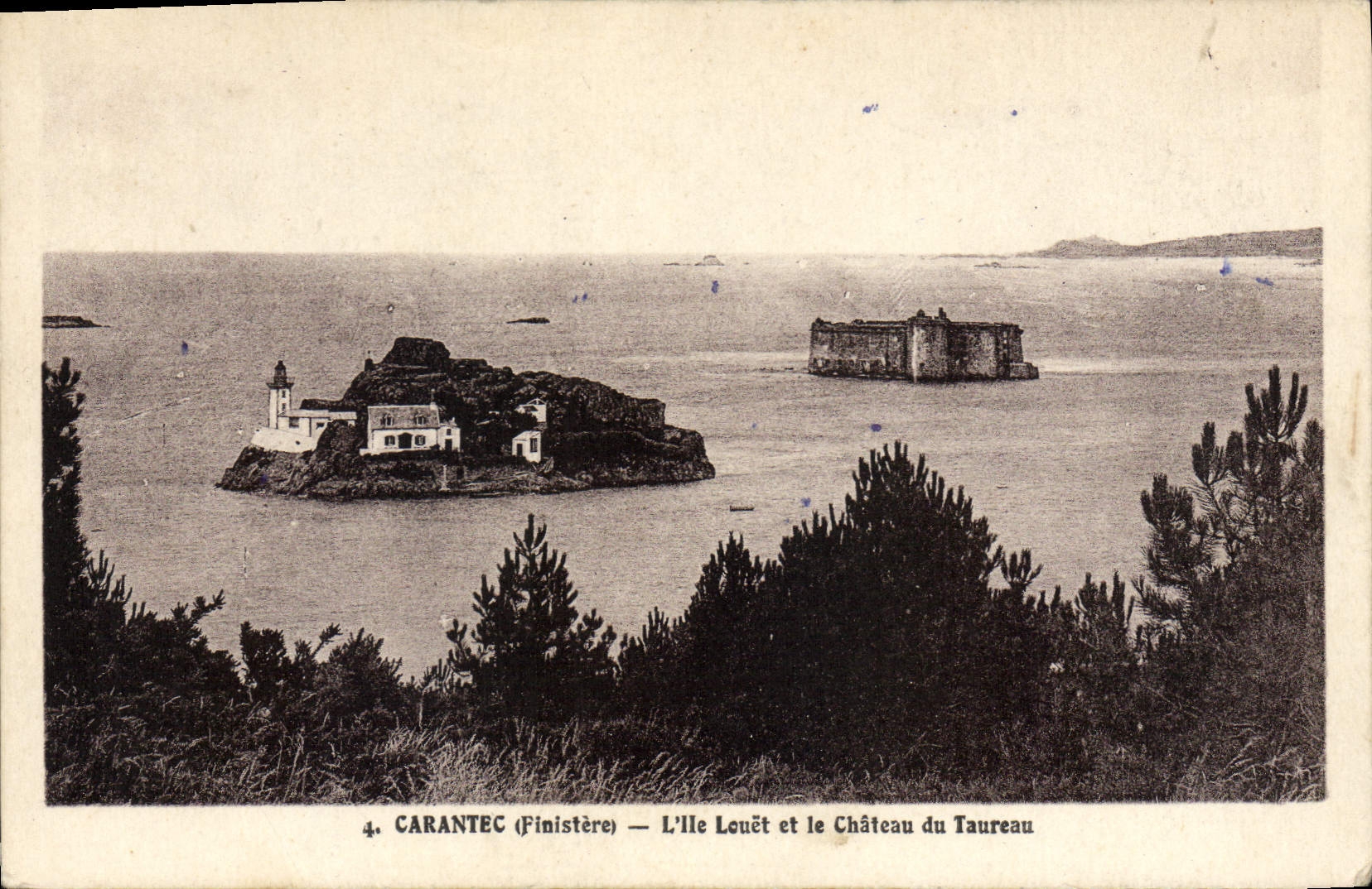 CPA Carantec Finistere l'Ile Louet et le chateau du Taureau