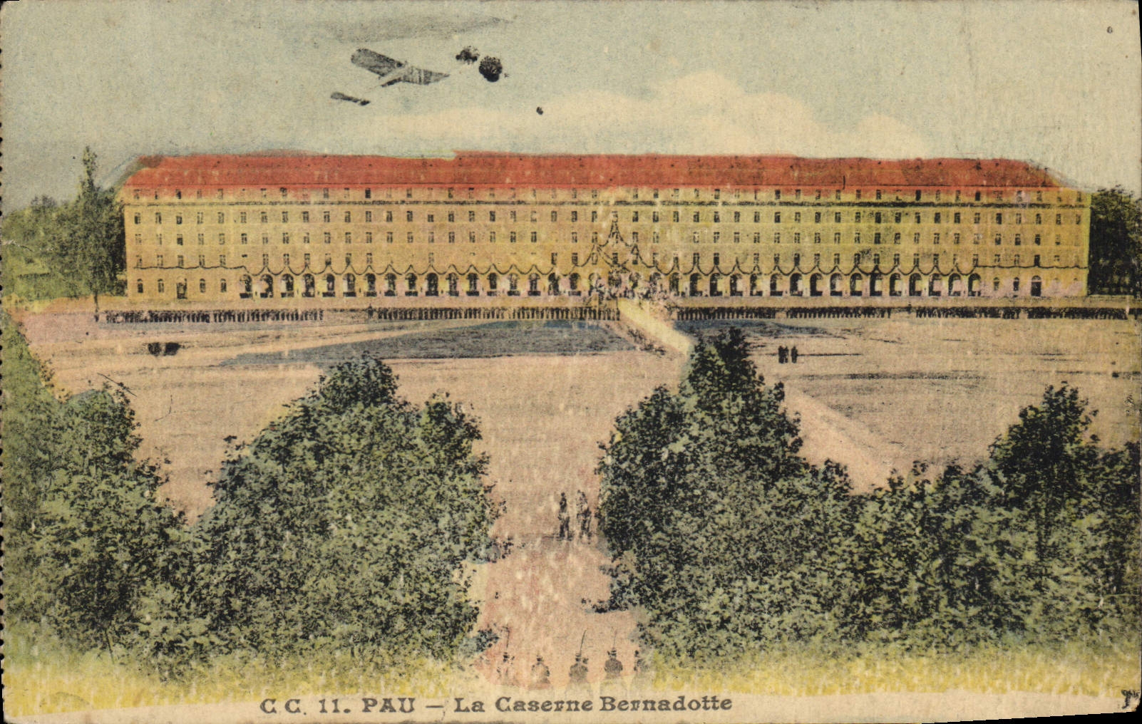 CPA Pau la Caserne Bernadotte Avion Aviation Militaria