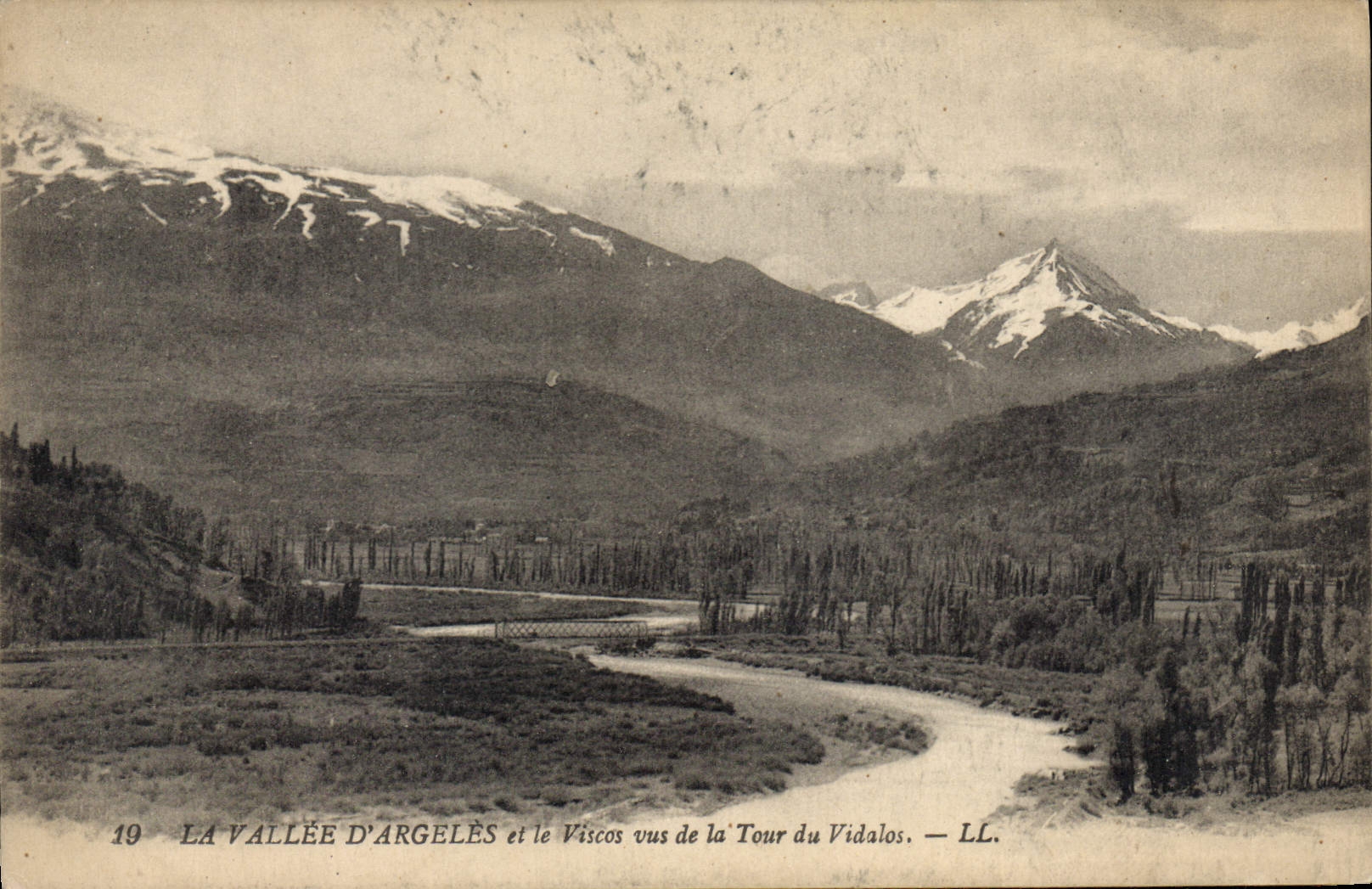 CPA La Vallee d'Argeles et le Viscos vus de la tour du Vidalos