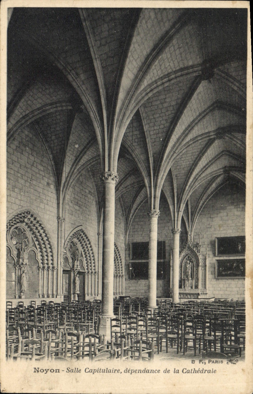 CPA Noyon salle capitulaire dependance de la cathedrale