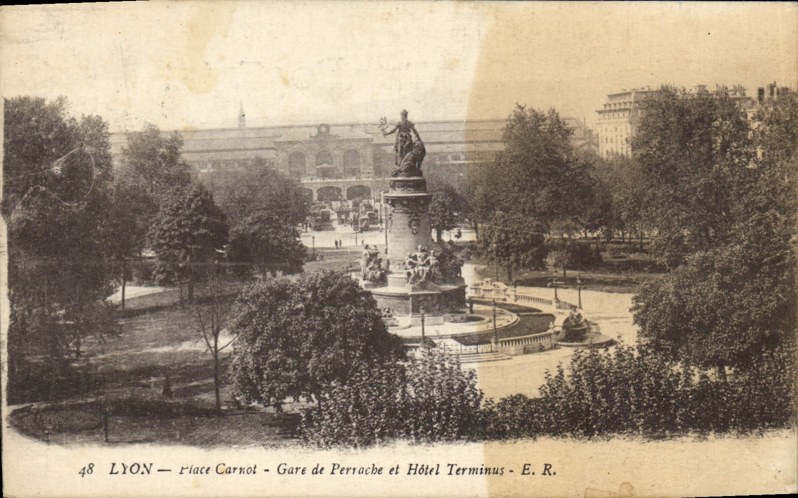 CPA Lyon place Carnot gare de Perrache et hotel Terminaus 