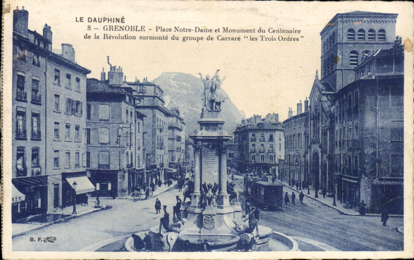 CPA Le Dauphine Grenoble place Notre Dame et monument du Centenaire de la Revolution surmonte du gro
