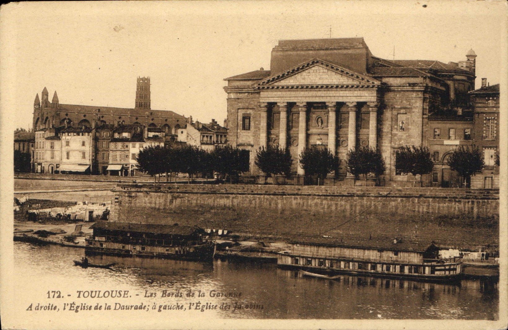 CPA Toulouse les bords de la Garonne a droite l'eglise de la Daurade a gouche l'eglise des jacobins 
