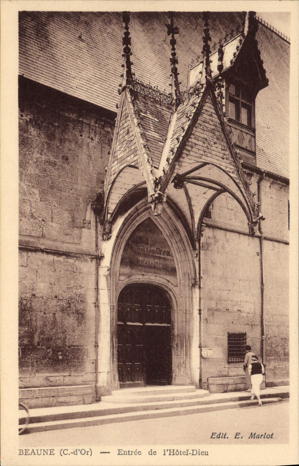 CPA Beaune Cote d'Or entree de l'hotel Dieu