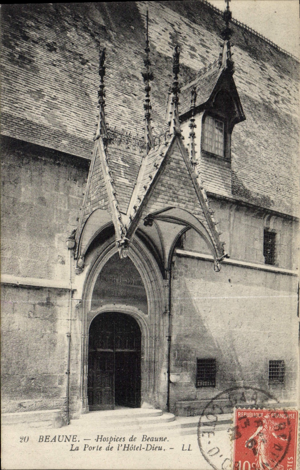 CPA Beaune Hospices de Beaune la porte de l'hotel Dieu