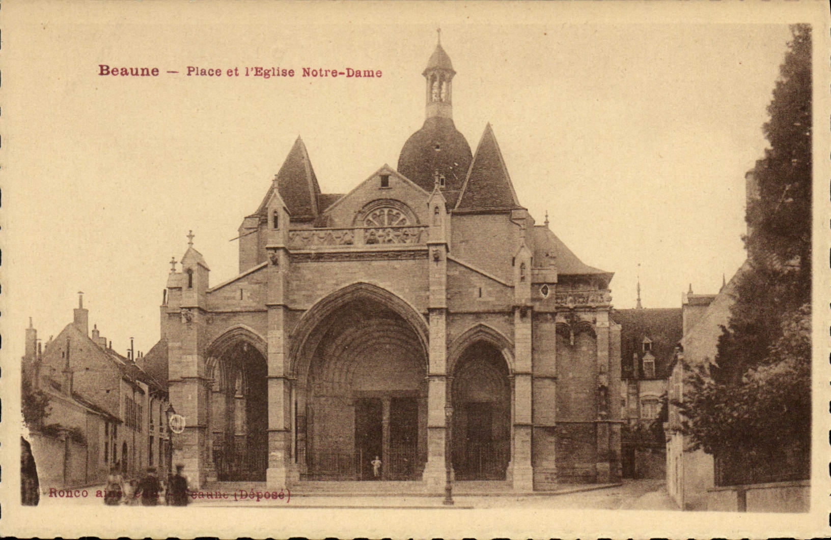 CPA Beaune place et l'eglise Notre Dame 