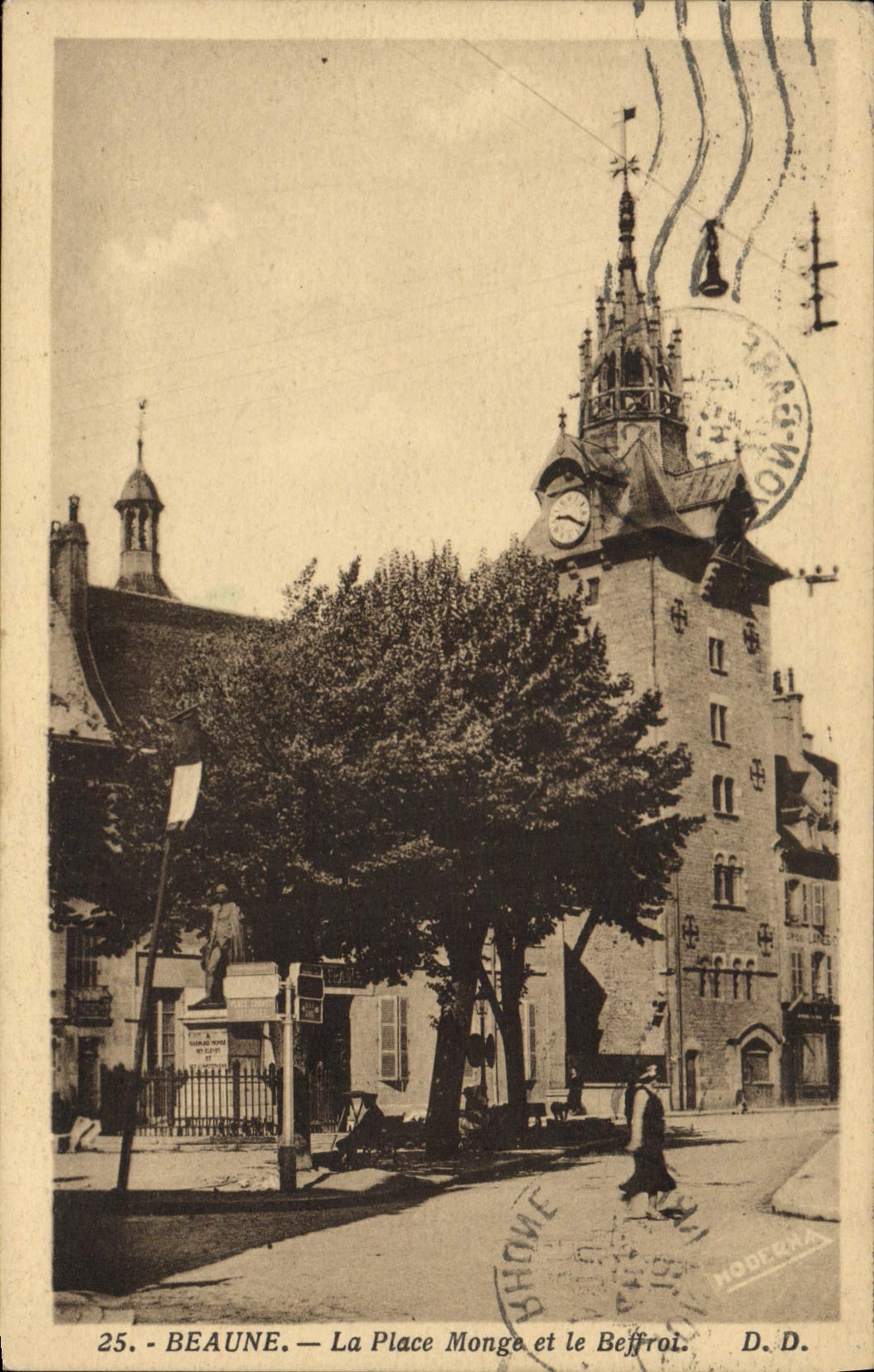 CPA Beaune la place Monge et le Beffroi 