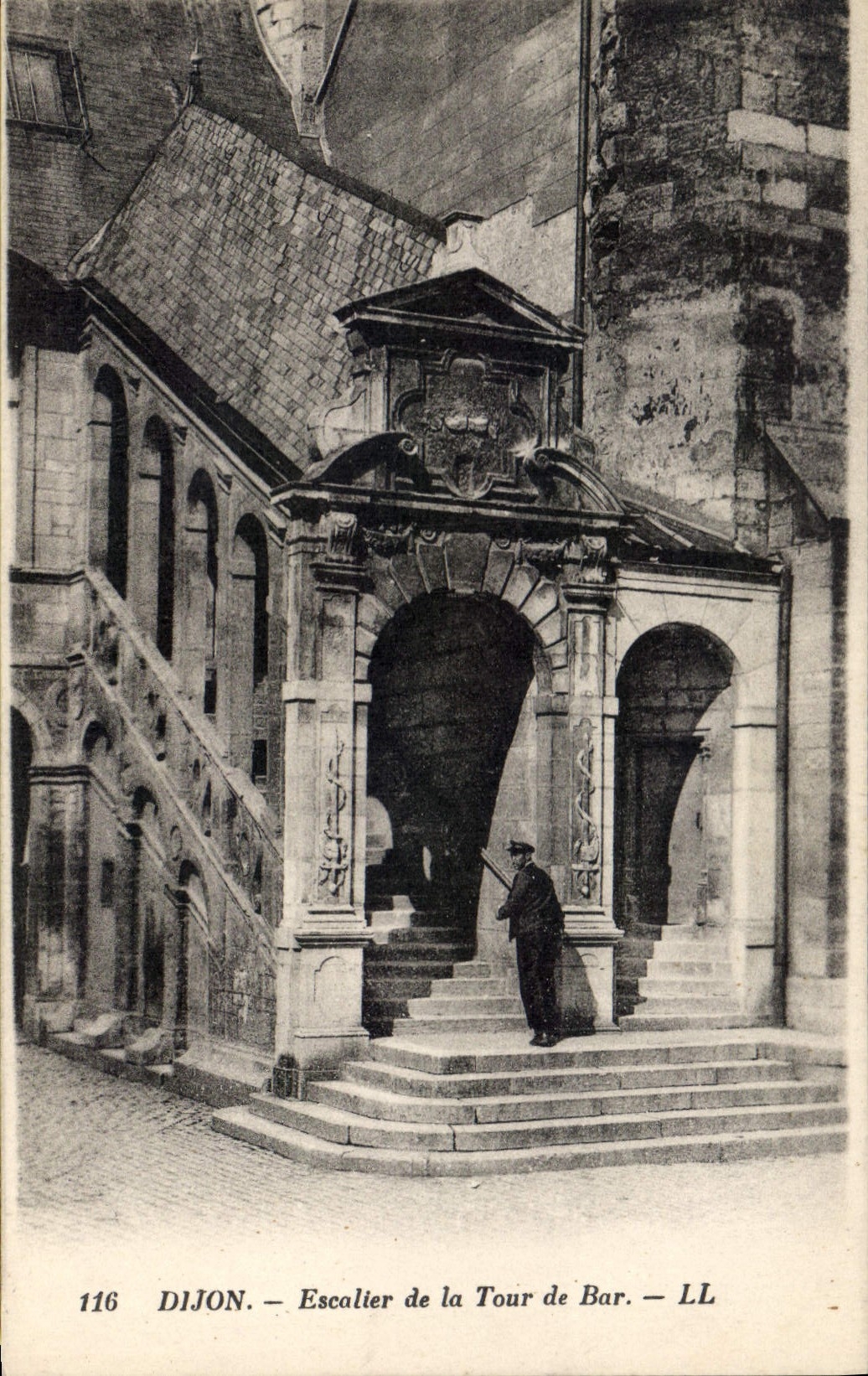 CPA Dijon Escalier de la tour de Bar 