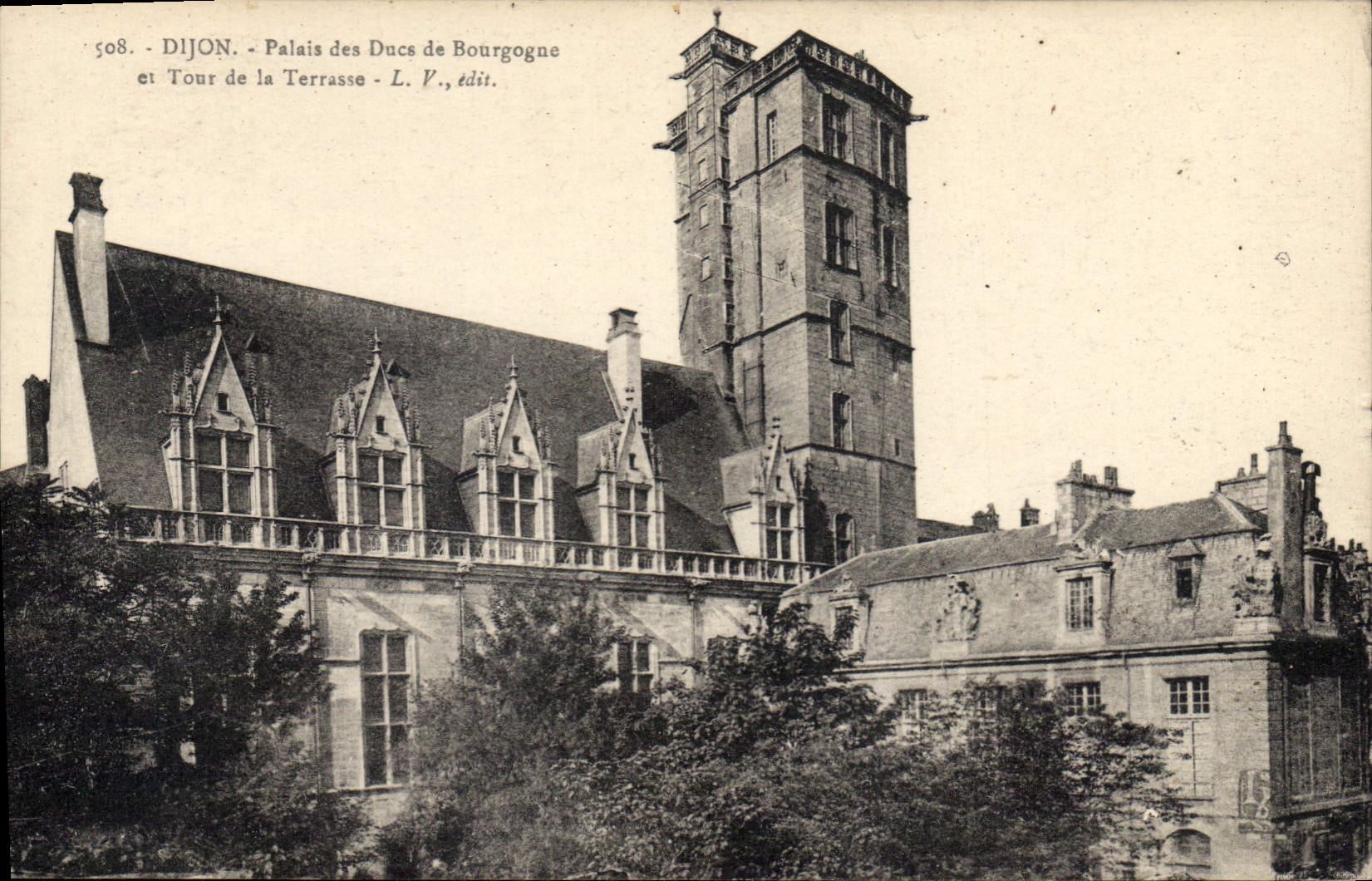 CPA Dijon palais des Ducs de Bourgogne et tour de la Terrasse 
