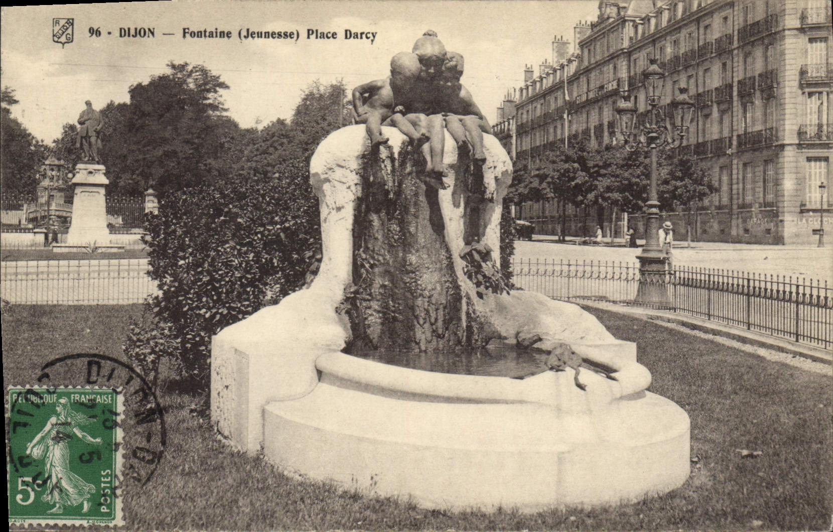 CPA Dijon Fontaine Jeunesse place Darcy 