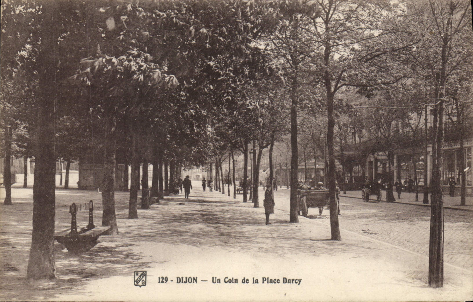 CPA Dijon Un coin de la Place Darcy 