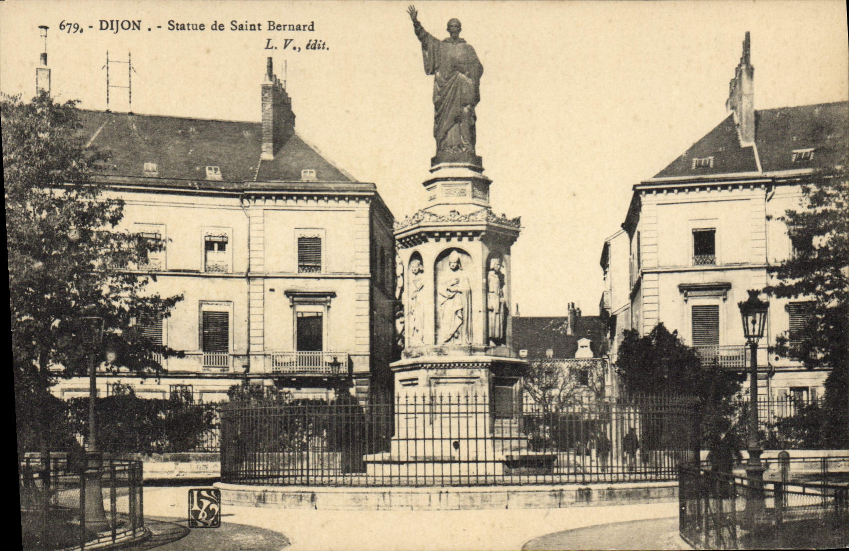 CPA Dijon Statue de  Saint Bernard 