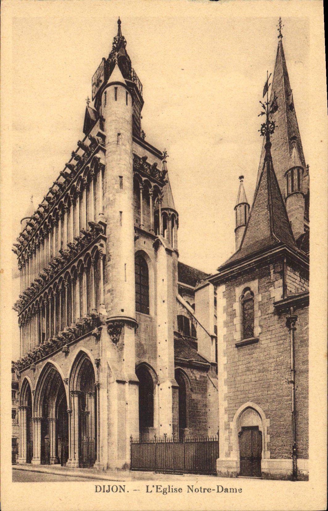CPA Dijon L'Eglise Notre Dame 