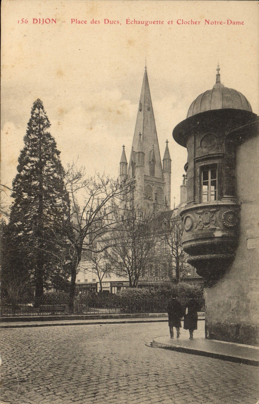 CPA Dijon Place des Ducs Echauguette et Clocher Notre Dame