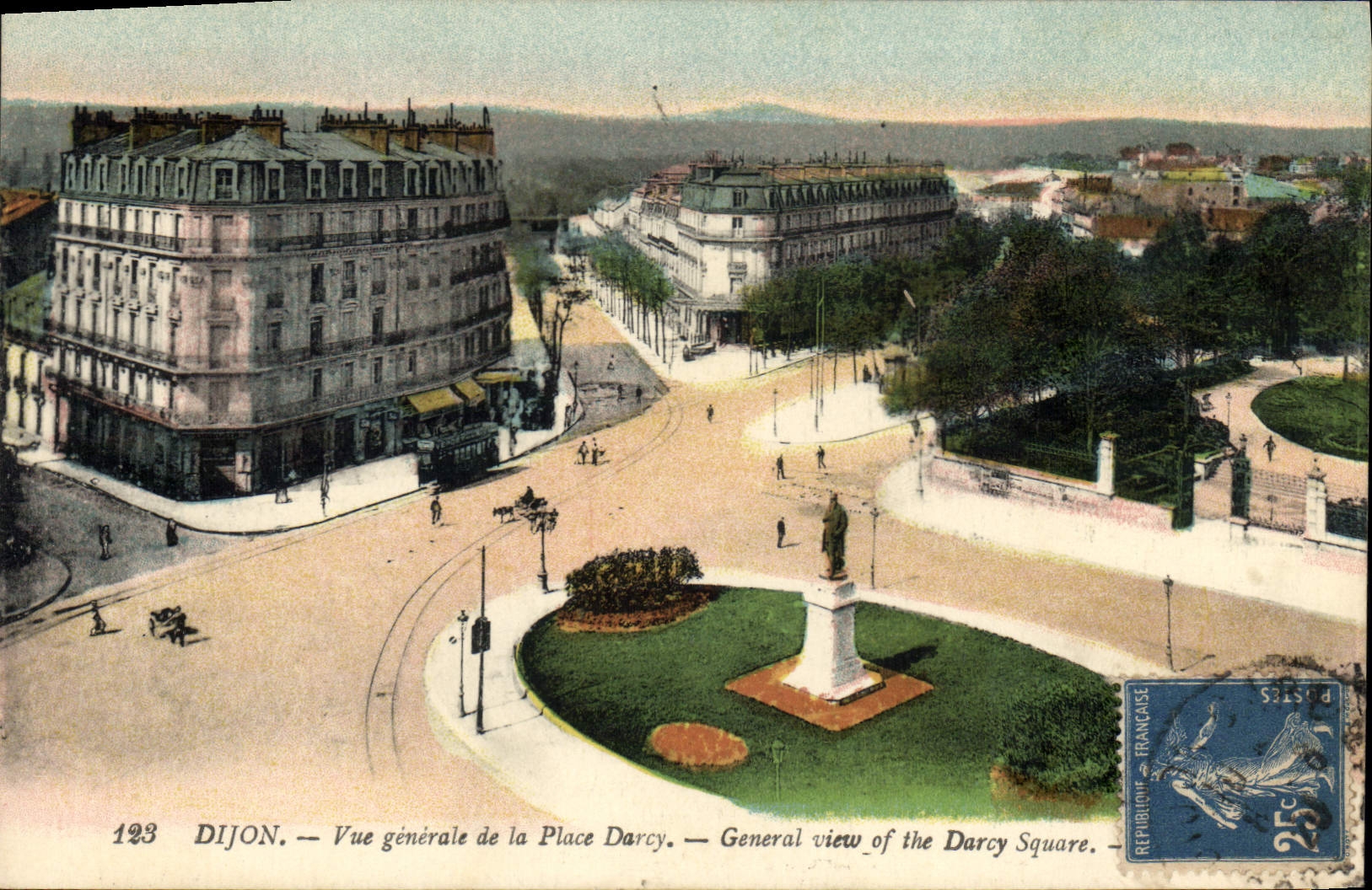 CPA Dijon Vue generale de la Place Darcy 