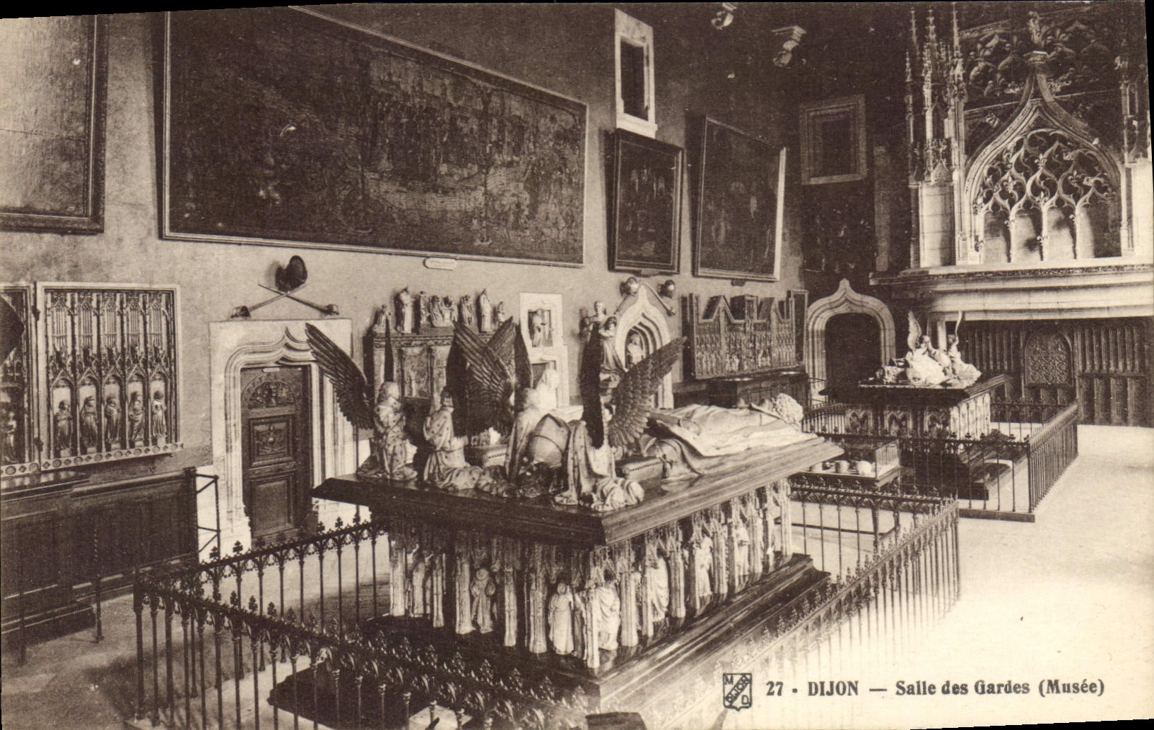 CPA Dijon Salle des Gardes Musee 