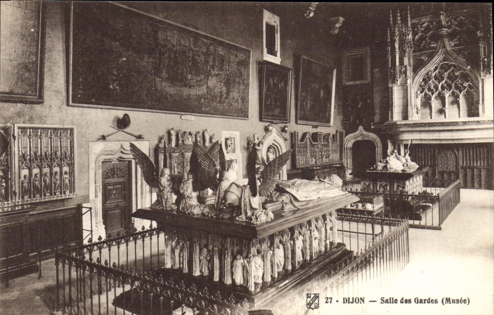 CPA Dijon Salle des Gardes Musee 