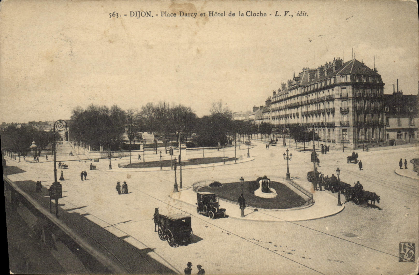 CPA Dijon Place Darcy et Hotel de la Cloche 