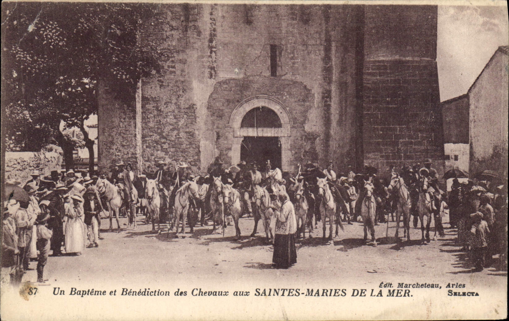 CPA Un bapteme et Benediction des Chavaux aux Saintes Maries de la Mer