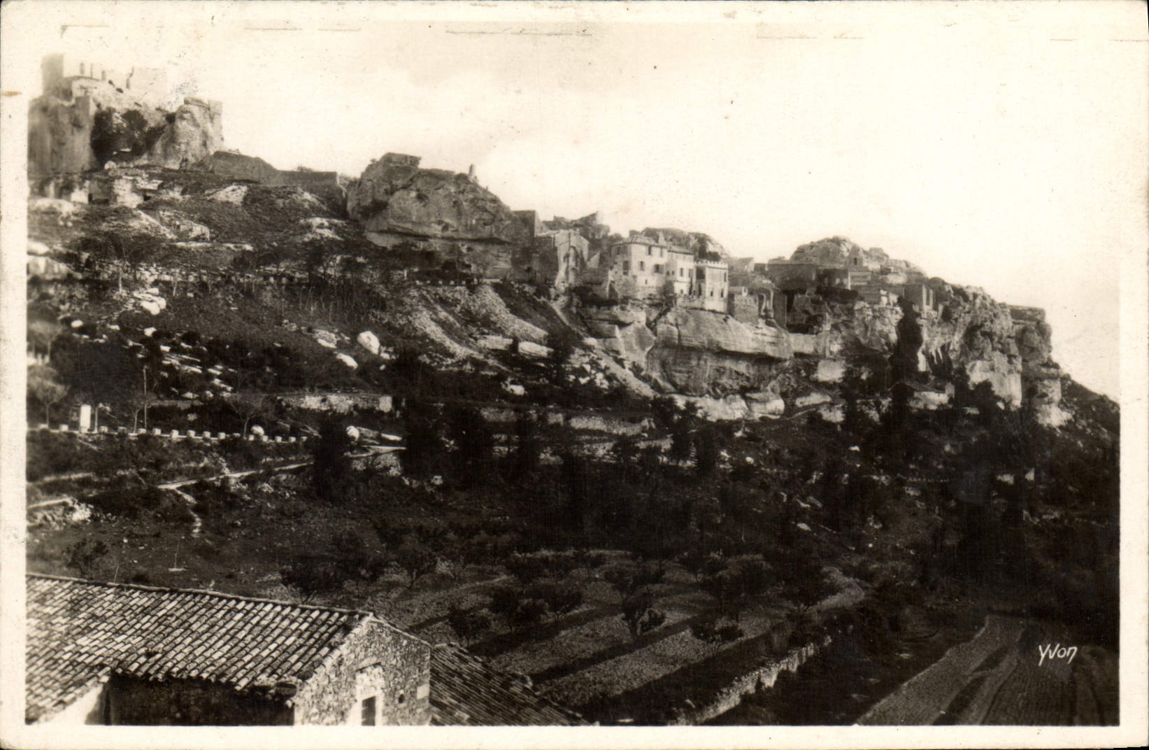 CPA Les Baux B du R Cue panoramique du village 